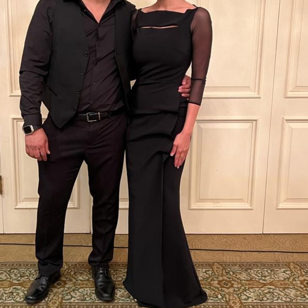 Elegant Black Evening Gown - Picture 10 of 10